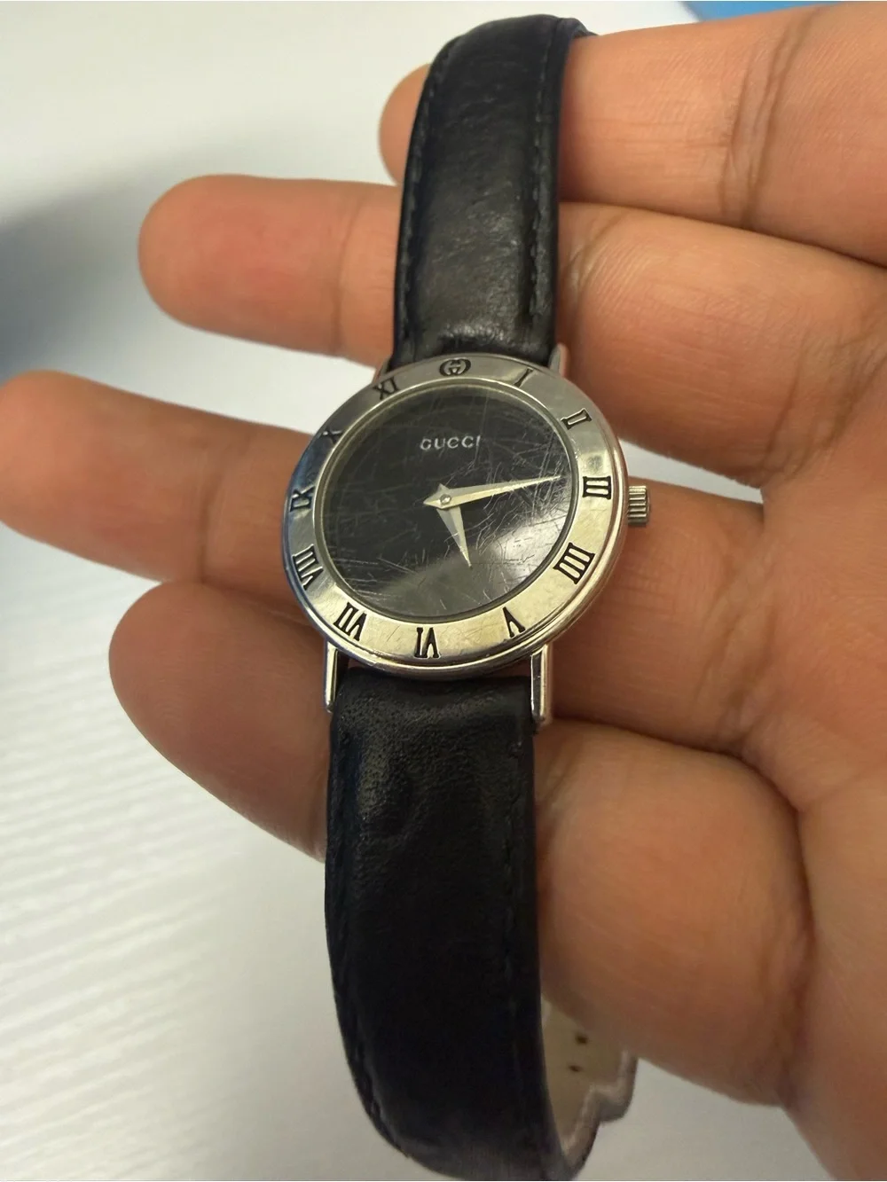 Gucci Black Leather Strap Silver-Tone Roman Dial Women's Watch 3000L